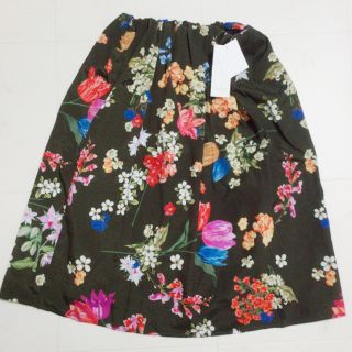 トッコ(tocco)のtocco♡新品 花柄スカート (ひざ丈スカート)