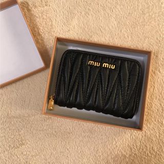 ミュウミュウ(miumiu)のmiumiu ブラック カードケース(名刺入れ/定期入れ)