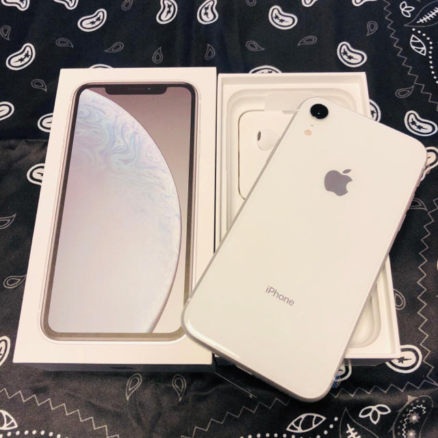 Apple(アップル)の専用★新品未使用 SIMフリー iPhoneXR 128GB スマホ/家電/カメラのスマートフォン/携帯電話(スマートフォン本体)の商品写真