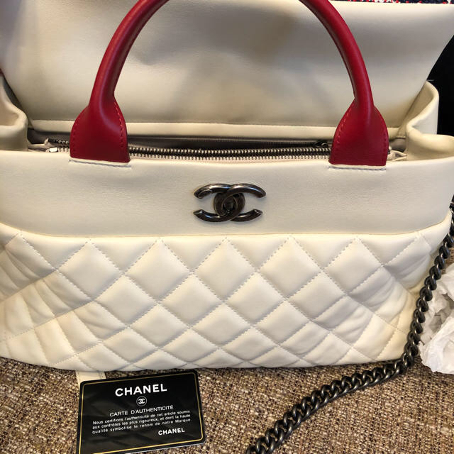 CHANEL(シャネル)のCHANELハンドバッグお取り置き品とも様専用 レディースのバッグ(ハンドバッグ)の商品写真