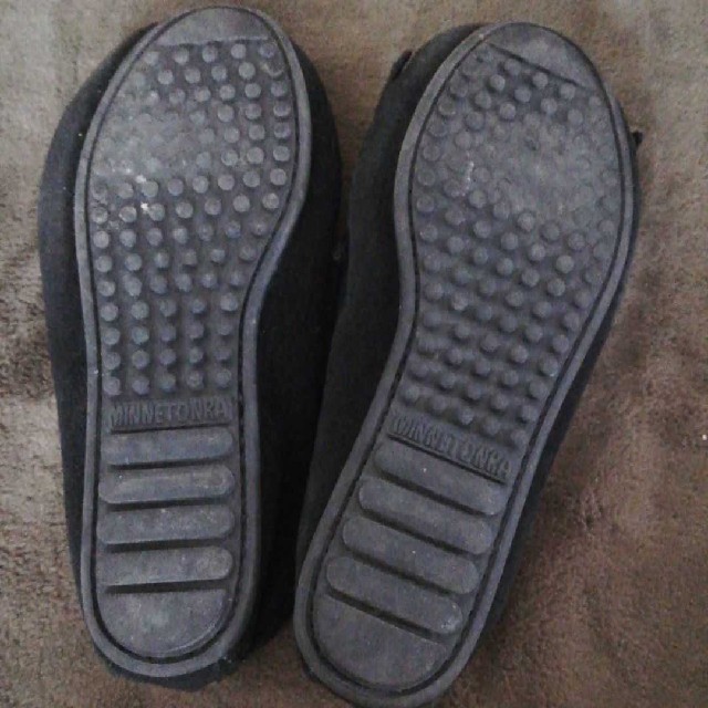 Minnetonka(ミネトンカ)のMINNETONKA　ミネトンカ　モカシン　靴　シューズ　黒 レディースの靴/シューズ(スリッポン/モカシン)の商品写真