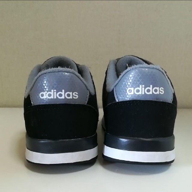 adidas(アディダス)のアディダス スニーカー　キッズ　15cm キッズ/ベビー/マタニティのキッズ靴/シューズ(15cm~)(スニーカー)の商品写真