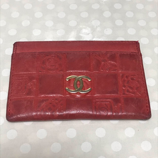 CHANEL(シャネル)の【K様専用】CHANEL カメリアカードケース 新品コットン付き レディースのファッション小物(パスケース/IDカードホルダー)の商品写真