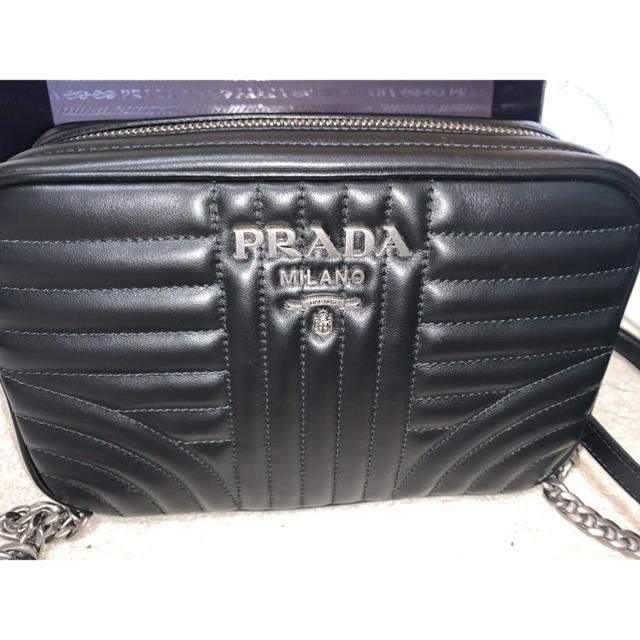 PRADA(プラダ)のPRADA ショルダーバック　DAIGRMME 黒　 レディースのバッグ(ショルダーバッグ)の商品写真