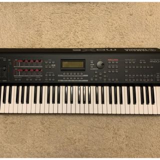 ヤマハ(ヤマハ)のYAMAHA MOX6 + 純正ソフトケース　シンセ　キーボード　楽器(キーボード/シンセサイザー)