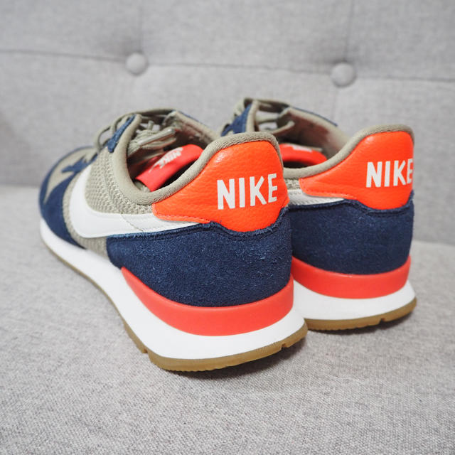 BEAMS BOY(ビームスボーイ)のnike◯美品 インターナショナリスト 24.5cm レディースの靴/シューズ(スニーカー)の商品写真