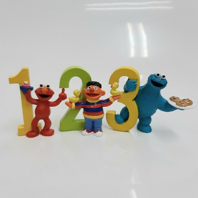 SESAME STREET(セサミストリート)の【新品･未使用】セサミストリート キャラクター フィギュア5体セット エンタメ/ホビーのフィギュア(その他)の商品写真