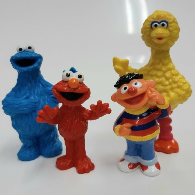 SESAME STREET(セサミストリート)の【新品･未使用】セサミストリート キャラクター フィギュア4体セット  エンタメ/ホビーのフィギュア(その他)の商品写真