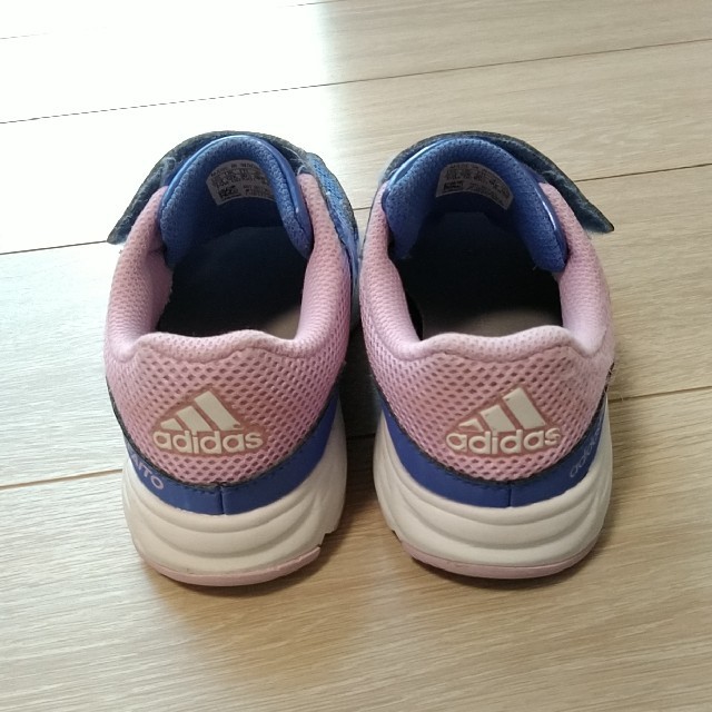 adidas(アディダス)のadidas スニーカー 18.5cm☆送料込み キッズ/ベビー/マタニティのキッズ靴/シューズ(15cm~)(スニーカー)の商品写真