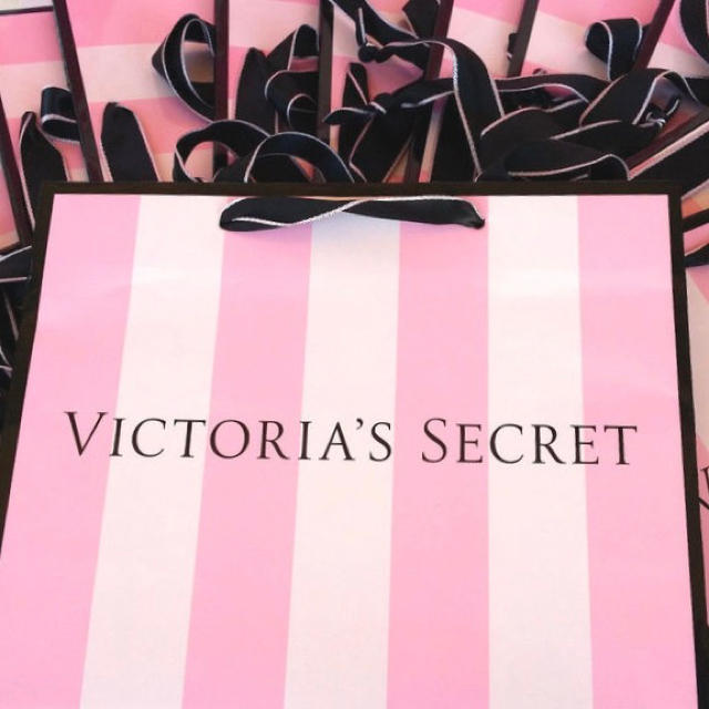 Victoria's Secret(ヴィクトリアズシークレット)のVictoria's Secret [クラッチバッグ＆ショッパー] レディースのバッグ(クラッチバッグ)の商品写真