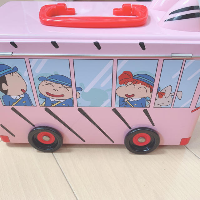 クレヨンしんちゃん カンカン 幼稚園バス エンタメ/ホビーのおもちゃ/ぬいぐるみ(キャラクターグッズ)の商品写真