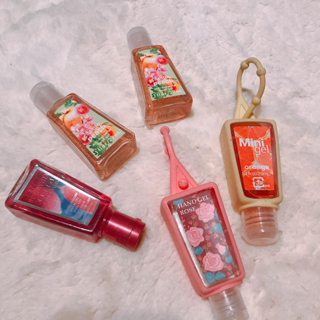 Bath & Body Works(バスアンドボディーワークス)の抗菌ハンドジェル5本プラスホルダー2個　計7点セット インテリア/住まい/日用品のキッチン/食器(アルコールグッズ)の商品写真