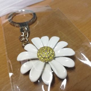 ケイトスペードニューヨーク(kate spade new york)の新品未使用 kate spade デイジー キーホルダー  美人百花(キーホルダー)