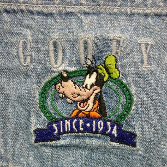 Disney(ディズニー)のグーフィー GOOFY ディズニー 刺繍 デニムボタンダウンシャツ M メンズのトップス(シャツ)の商品写真