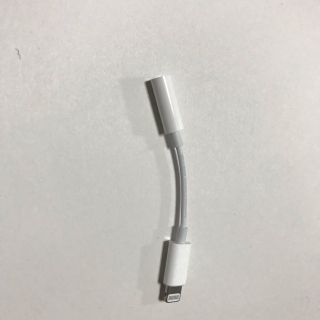 アイフォーン(iPhone)のiPhone純正（3.5mmイヤホン変換アダプター）(変圧器/アダプター)