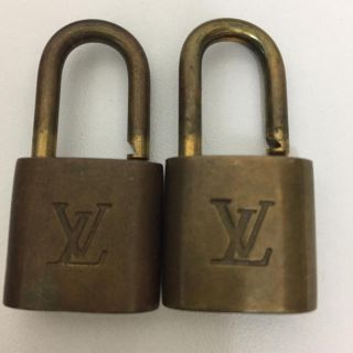 ルイヴィトン(LOUIS VUITTON)のルイヴィトン 南京錠 パドロックのみ 2個セット 中古(キーホルダー)