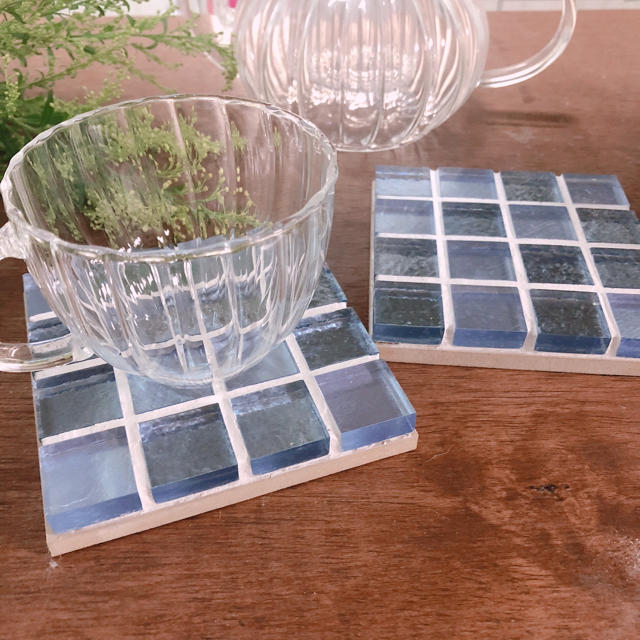 ガラスタイルのコースター 2枚セット インテリア/住まい/日用品のキッチン/食器(テーブル用品)の商品写真
