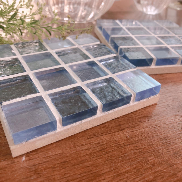 ガラスタイルのコースター 2枚セット インテリア/住まい/日用品のキッチン/食器(テーブル用品)の商品写真