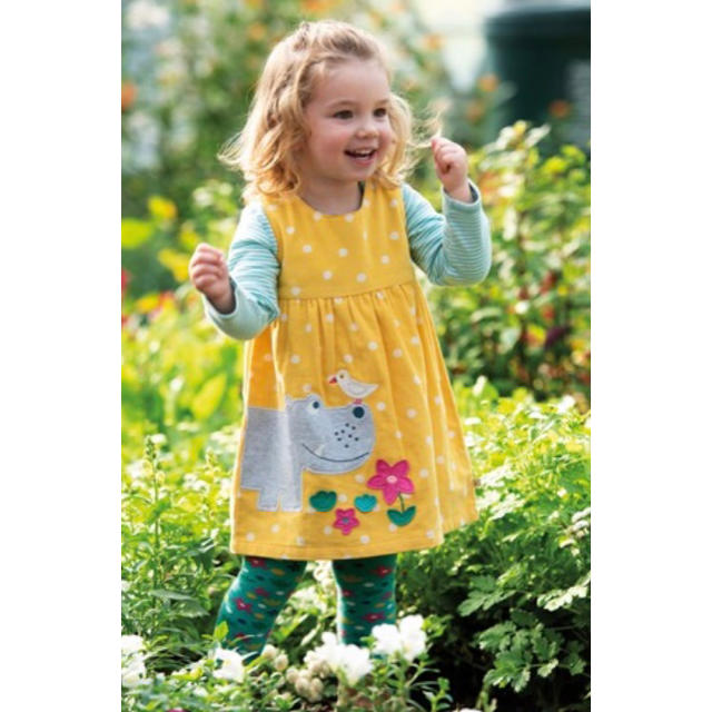 Boden(ボーデン)の新品　Frugi  コーディロイワンピース　サイと鳥さん キッズ/ベビー/マタニティのキッズ服女の子用(90cm~)(ワンピース)の商品写真