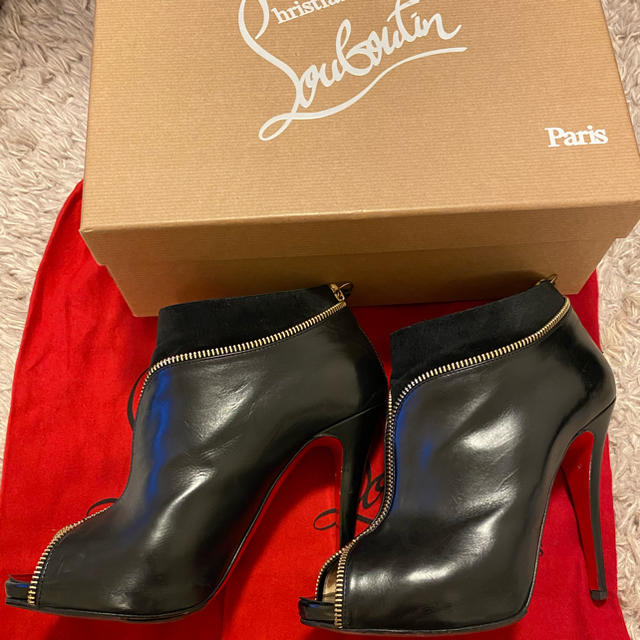 Christian Louboutin(クリスチャンルブタン)のクリスチャンルブタン　ショートブーツ　38 ブラック レディースの靴/シューズ(ブーティ)の商品写真