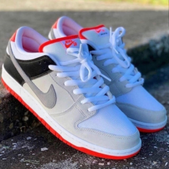 29 NIKE SB DUNK LOW INFRARED