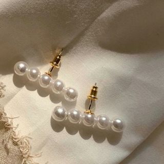 ザラ(ZARA)のパールピアス(ピアス)