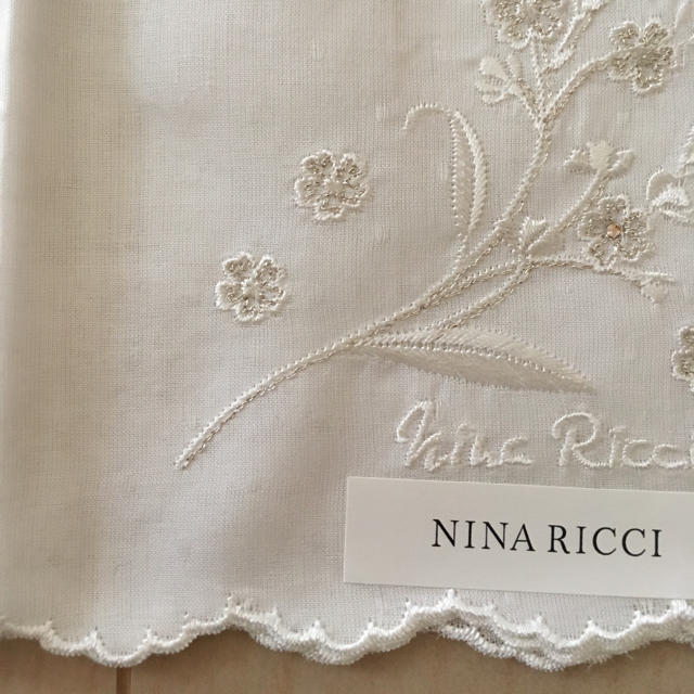 NINA RICCI(ニナリッチ)のラスト1点＊新品＊ニナリッチ ハンカチ＊白 レディースのファッション小物(ハンカチ)の商品写真