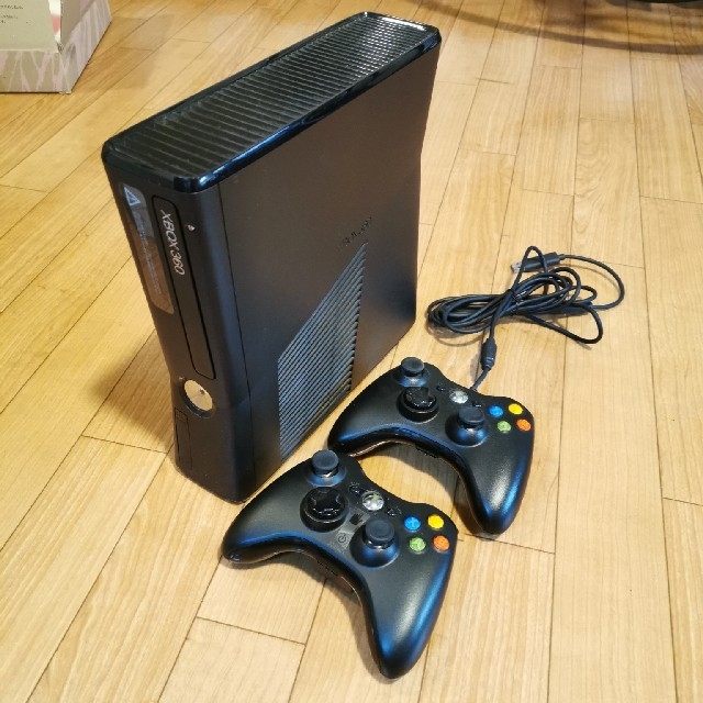 Microsoft(マイクロソフト)のXBOX 360S おまけ多数 エンタメ/ホビーのゲームソフト/ゲーム機本体(家庭用ゲーム機本体)の商品写真