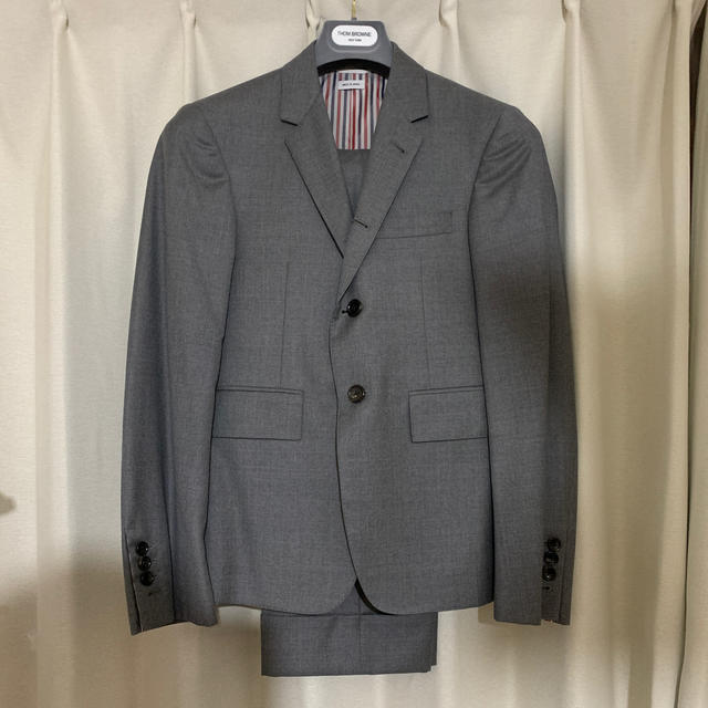 THOM BROWNE(トムブラウン)のトムブラウンクラッシックスーツ　サイズ00 メンズのスーツ(セットアップ)の商品写真