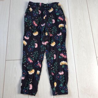 エイチアンドエム(H&M)の花柄パンツ(パンツ/スパッツ)