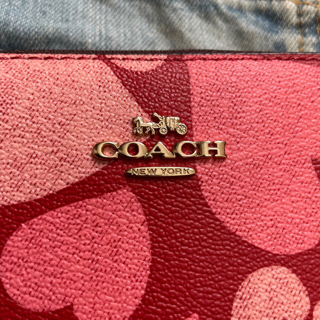 COACH(コーチ)のモモチャン1842様専用　coach コーチ　財布　ハート　正規品 レディースのファッション小物(財布)の商品写真