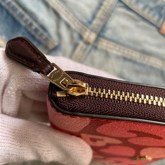 COACH(コーチ)のモモチャン1842様専用　coach コーチ　財布　ハート　正規品 レディースのファッション小物(財布)の商品写真