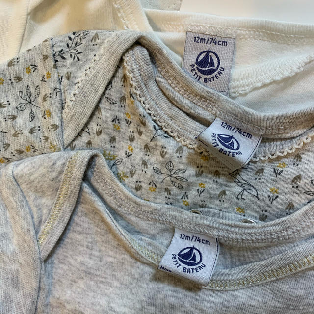 PETIT BATEAU(プチバトー)のプチバトー　半袖ロンパース　３枚セット　PETIT BATEAU キッズ/ベビー/マタニティのベビー服(~85cm)(ロンパース)の商品写真