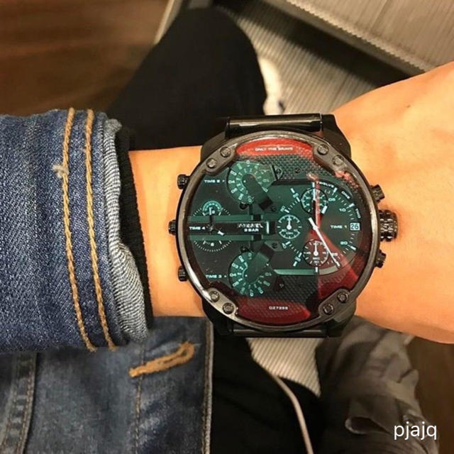 DIESEL(ディーゼル)の大人気品薄！レッドグラスブラック！ディーゼル 腕時計 DIESEL DZ7395 メンズの時計(腕時計(アナログ))の商品写真