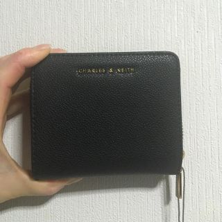 チャールズアンドキース(Charles and Keith)のCHARLES&KEITH  二つ折り財布(財布)