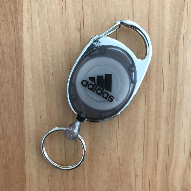 adidas(アディダス)のアディダス  レールキーホルダー レディースのファッション小物(キーホルダー)の商品写真