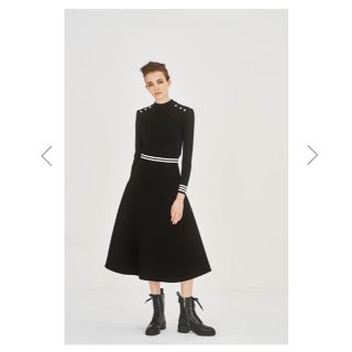 バーニーズニューヨーク(BARNEYS NEW YORK)のボーダーズアットバルコニー　ツイルスカート　ブラック　新品！(ひざ丈スカート)