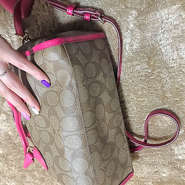 COACH(コーチ)のコーチ　coach ピンク　バッグ レディースのバッグ(ショルダーバッグ)の商品写真