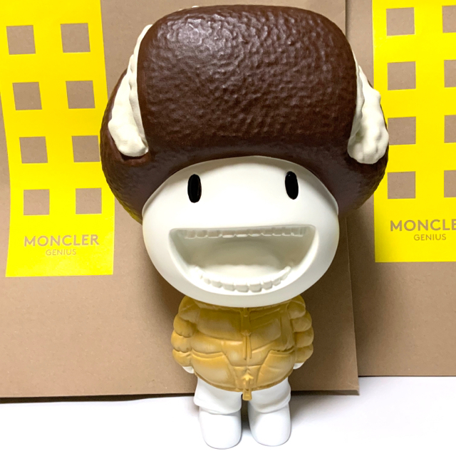 MONCLER HOUSE OF GENIUS モンクレール フィギュア全高約32cm購入店舗