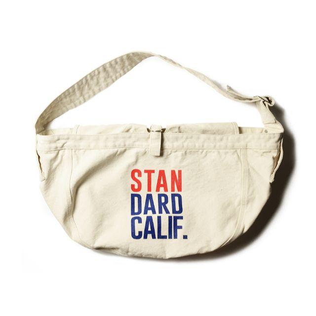 STANDARD CALIFORNIA(スタンダードカリフォルニア)の新品未使用 Newspaper Bag スタンダードカリフォルニア 白 メンズのバッグ(ショルダーバッグ)の商品写真