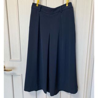 ユニクロ(UNIQLO)のクロップド　パンツ　スカート ガウチョパンツ　紺　ネイビー　ユニクロ(クロップドパンツ)