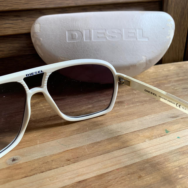 DIESEL(ディーゼル)のDIESEL ホワイトフレームサングラス メンズのファッション小物(サングラス/メガネ)の商品写真