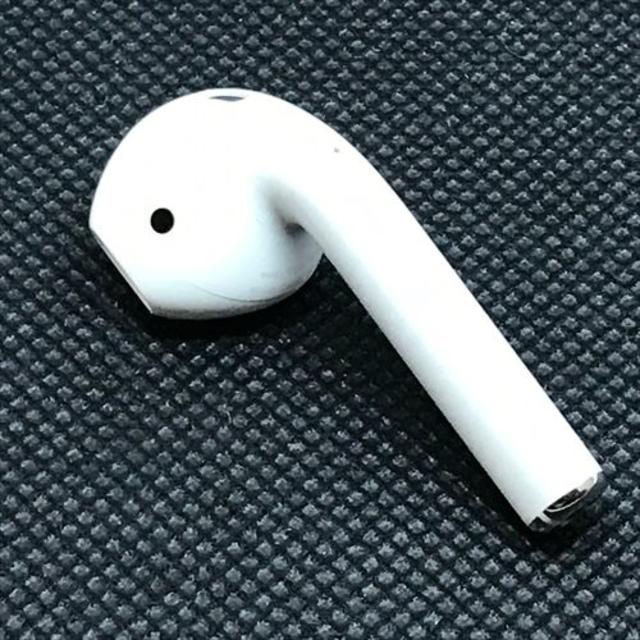 Apple(アップル)のApple純正第1世代 AirPods イヤホン 片耳 左（L）のみ(埼2 スマホ/家電/カメラのオーディオ機器(ヘッドフォン/イヤフォン)の商品写真