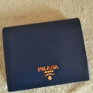 プラダ(PRADA)の【美品】プラダ 二つ折り財布 ネイビーブルー(財布)