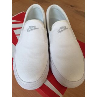 ナイキ(NIKE)のナイキ スニーカー スリッポン トキ 白 24.5(スニーカー)