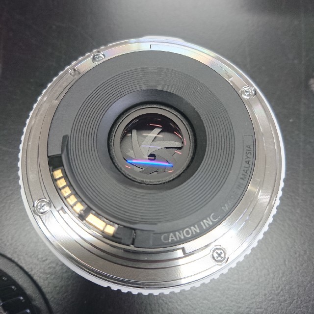 Canon F2.8 STM ホワイトの通販 by わい's shop｜キヤノンならラクマ - 【美品】EF40mm 安いお得