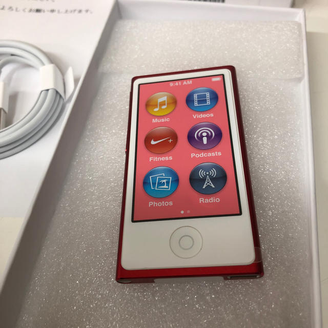 Apple(アップル)のiPod nano 第7世代 レッド　新品未使用品 スマホ/家電/カメラのオーディオ機器(ポータブルプレーヤー)の商品写真