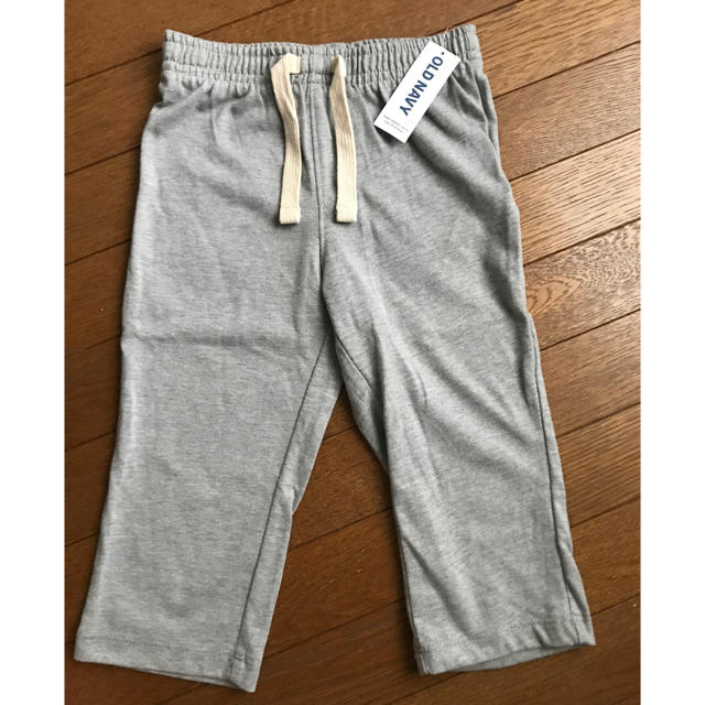 Old Navy(オールドネイビー)のOld Navy スウェットパンツ グレー 90cm キッズ/ベビー/マタニティのキッズ服男の子用(90cm~)(パンツ/スパッツ)の商品写真