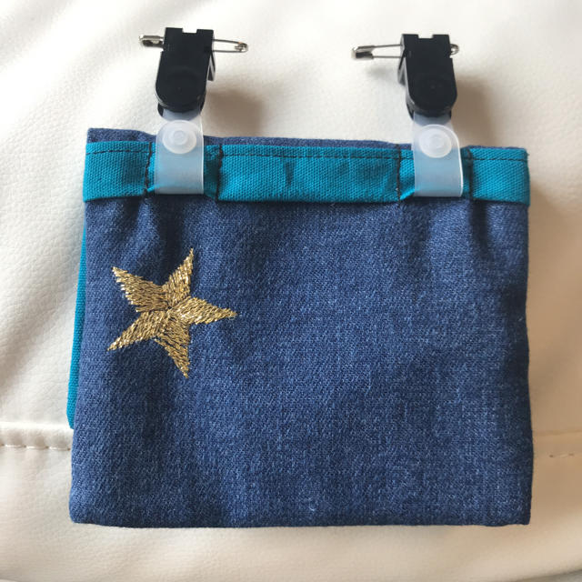 移動ポケット ☆ デニム星柄刺繍 ゴールド ③ ハンドメイドのキッズ/ベビー(外出用品)の商品写真