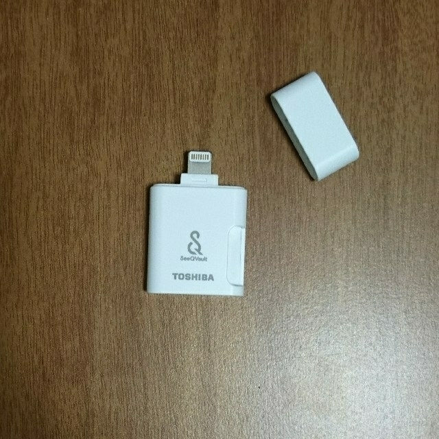 東芝(トウシバ)のラスト１点 東芝 micro SD カードリーダー  lightning端子  スマホ/家電/カメラのスマホアクセサリー(その他)の商品写真